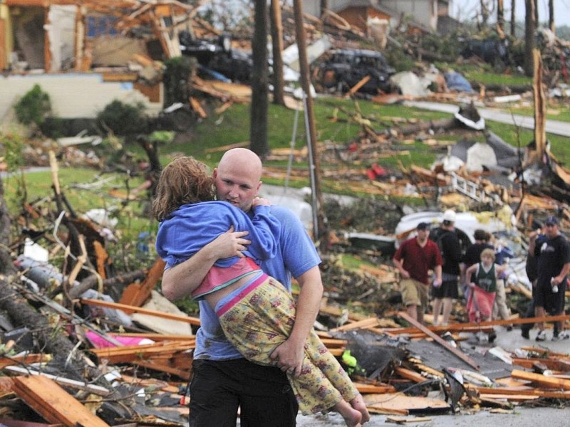 22. Mai: Wieder wütet ein Tornado in den USA. In Joplin (Missouri) sterben mehr als 150 Menschen.