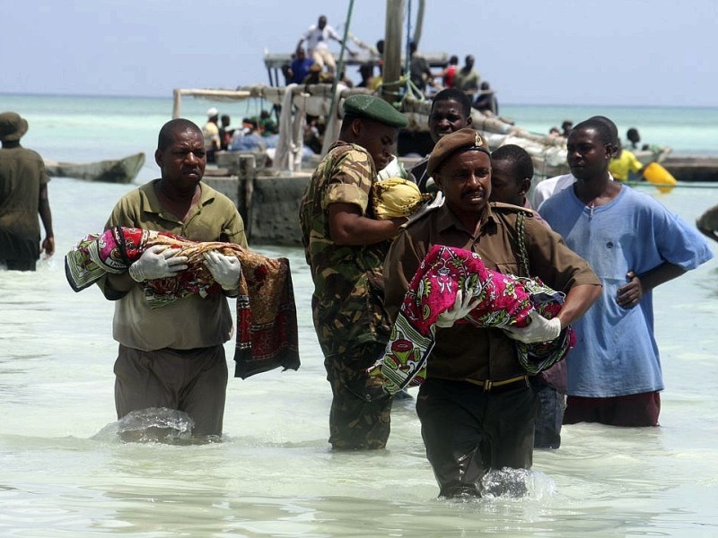 10. September: Mindestens 200 Menschen kommen ums Leben, als vor Sansibar (Tansania) die Fähre Spice Islander sinkt. Unter den Opfern sind viele Kinder. Die Fähre war so überfüllt, dass einige Ticket-Inhaber sich geweigert hatten, an Bord zu gehen.