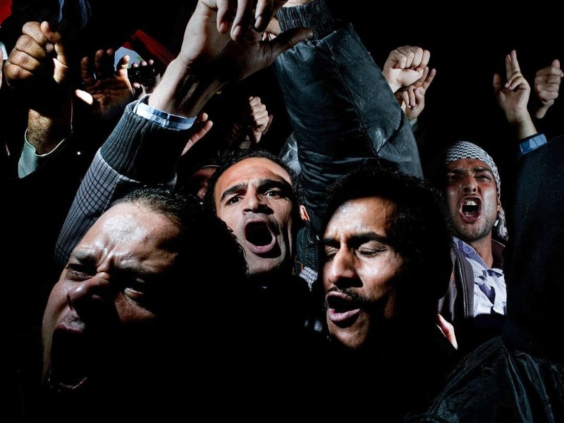 Der Magnum-Fotograf Alex Majoli aus Italien gewann den ersten Preis in der Kategorie General News. Er zeigt wütende Demonstranten auf dem Tahrir-Platz in Kairo (Ägypten).
