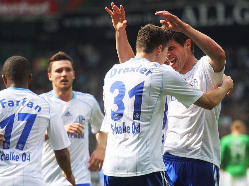 Mit drei Toren Vorsprung auf Mario Gomez sicherte sich Klaas-Jan Huntelaar am letzten Bundesliga-Spieltag die Torjägerkanone.