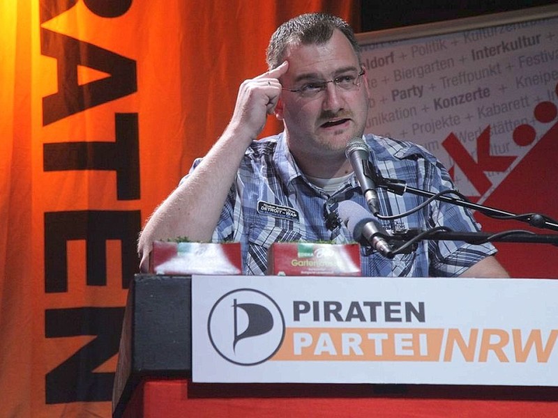 Am Mikrofon Michele Marsching, Landesvorsitzender der Piraten NRW.
