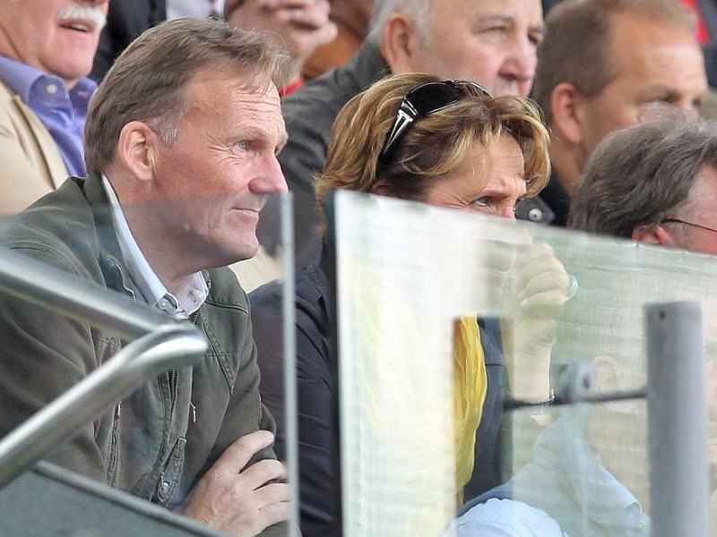 Auch die BVB-Spitze um Aki Watzke und Michael Zorc sah sich das Saisonfinale in Wuppertal an.