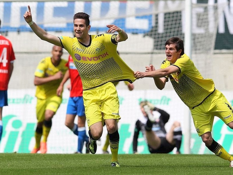 Nach dem 5:3-Sieg beim Wuppertaler SV jubelte die 2. Mannschaft von Borussia Dortmund über die Rückkehr in die dritte Liga.