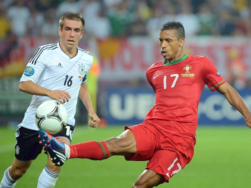 Die deutsche Nationalmannschaft hat bei der EM 2012 ihr erstes Spiel gegen Portugal mit 1:0 gewonnen. Mario Gomez erzielte den umjubelten Siegtreffer.