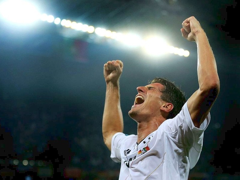 Die deutsche Nationalmannschaft hat bei der EM 2012 ihr erstes Spiel gegen Portugal mit 1:0 gewonnen. Mario Gomez erzielte den umjubelten Siegtreffer.