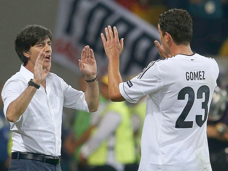 Die deutsche Nationalmannschaft hat bei der EM 2012 ihr erstes Spiel gegen Portugal mit 1:0 gewonnen. Mario Gomez erzielte den umjubelten Siegtreffer.