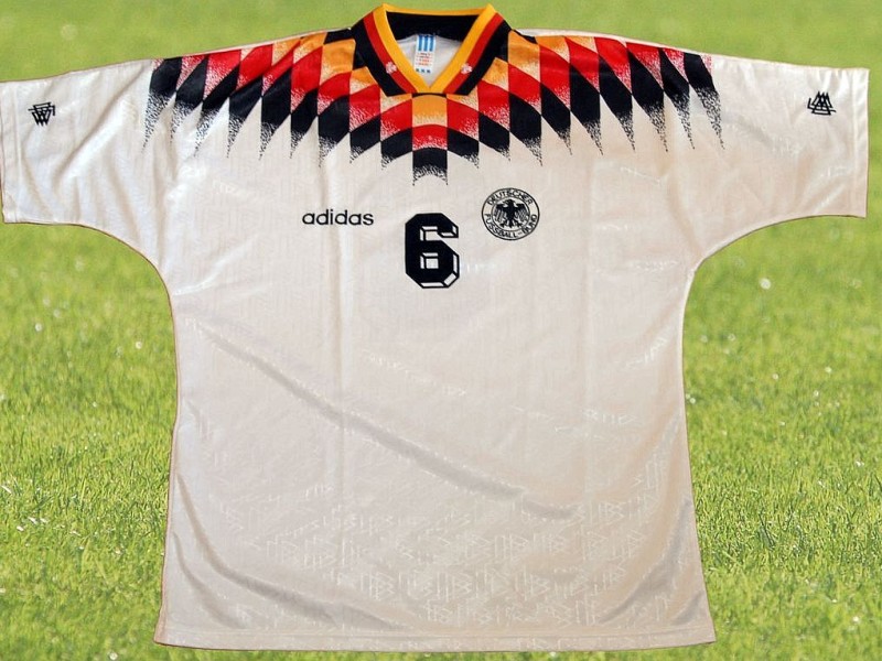 Bei der WM 1994 in den USA liefen die Deutschen in diesem Trikot auf.