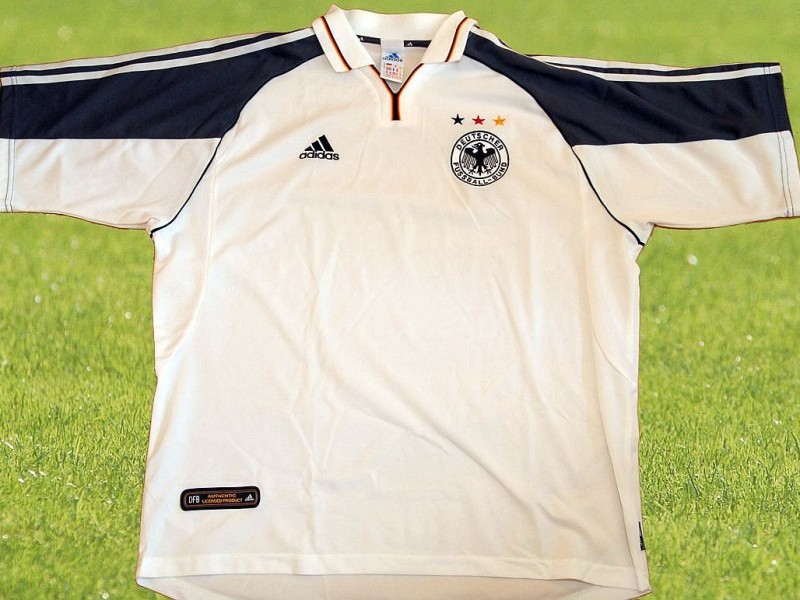 In einem solchen Trikot bestritt Lothar Matthäus während der EM 2000 in Belgien und den Niederlanden...