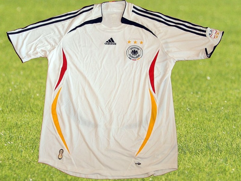 Beim Sommermärchen, der WM 2006 im eigenen Land, begeisterte die deutsche Mannschaft in diesem Dress. Auch wenn es im Turnier nur für einen dritten Platz reichte.