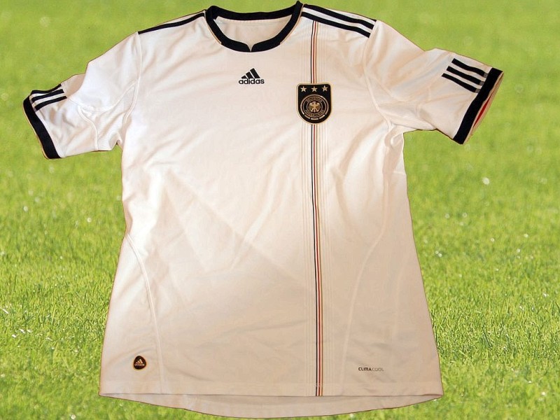 In diesem Trikot zeigte Deutschland bei der WM 2010 in Südafrika begeisterten Fußball und wird doch nur Dritter.