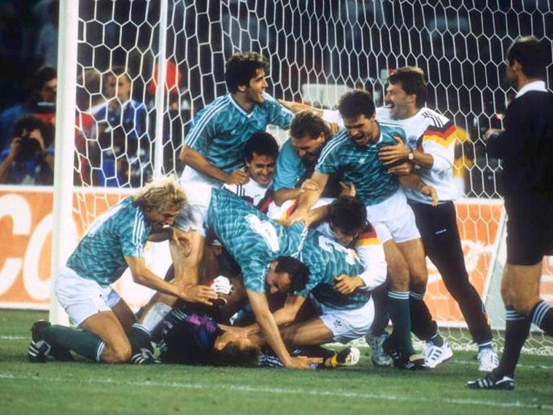 Durch den dritten Titel bei der WM 1990 stieg die deutsche Mannschaft zum erfolgreichsten Nationalteam bei Weltmeisterschaften auf, da sie zu diesem Zeitpunkt die meisten Spiele der WM-Geschichte hatte (67) und durch die drei Vizeweltmeisterschaften öfter im Finale stand als Brasilien und Italien (beide ebenfalls drei Titel, aber jeweils nur drei bzw. vier Endspielteilnahmen). Aber schon bei der WM 1994 wurde die deutsche Elf wieder von Brasilien abgelöst.