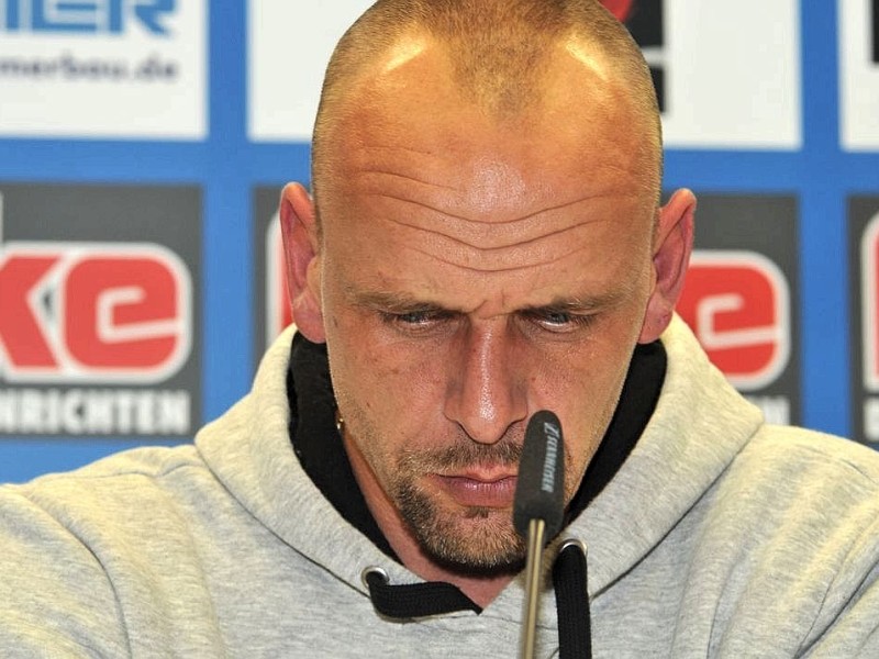 2. Fussball Bundesliga: SC Paderborn - 1. FC Köln 1:2 (0:1): Kölns Trainer Holger Stanislawski bei der Pressekonferenz.