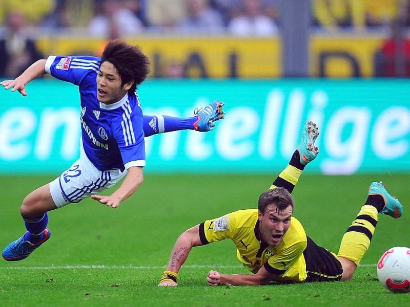 Der FC Schalke 04 hat das Revierderby gegen Borussia Dortmund mit 2:1 (1:0) gewonnen.