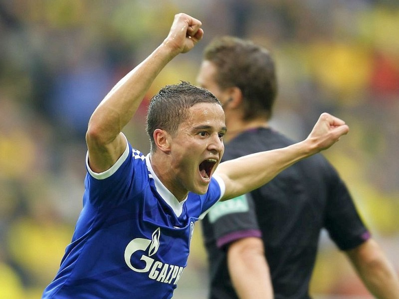 Der FC Schalke 04 hat das Revierderby gegen Borussia Dortmund mit 2:1 (1:0) gewonnen.