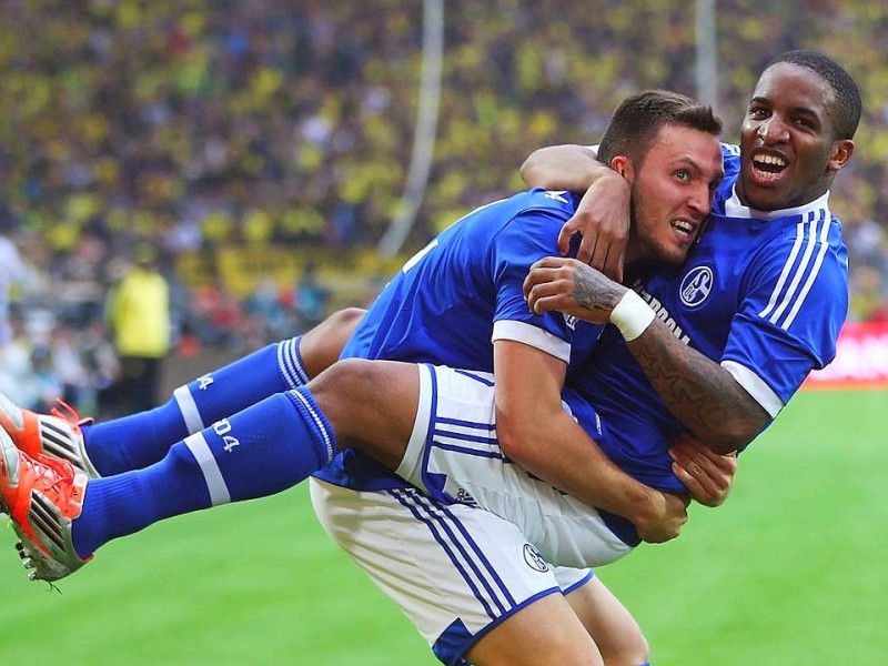 Der FC Schalke 04 hat das Revierderby gegen Borussia Dortmund mit 2:1 (1:0) gewonnen.