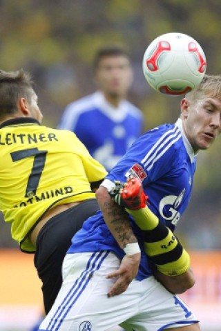 Der FC Schalke 04 hat das Revierderby gegen Borussia Dortmund mit 2:1 (1:0) gewonnen.