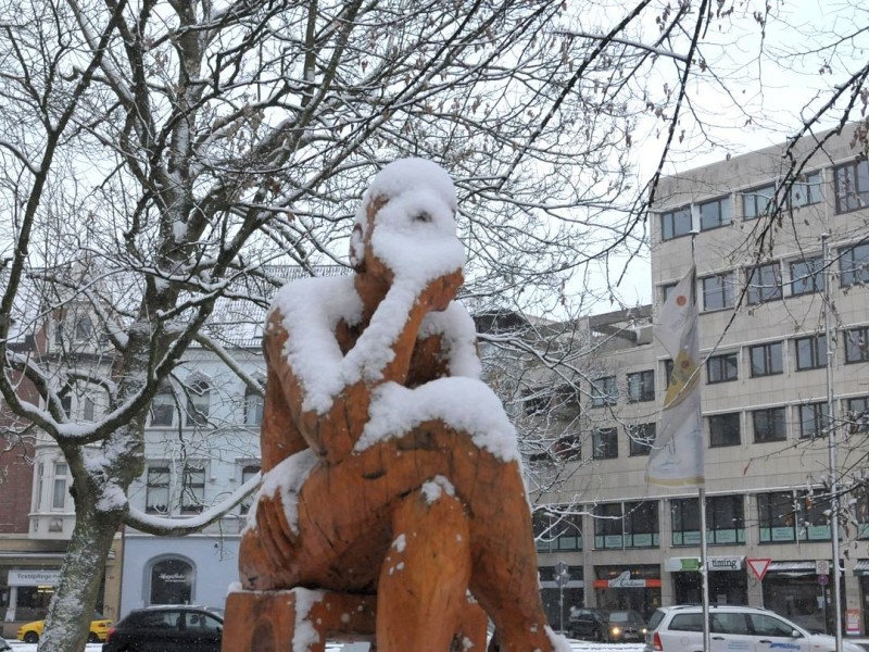 Der Duisburger Kantpark liegt unter Schnee.