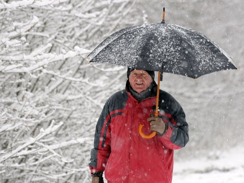 Winter und Schnee auch im Vest Recklinghausen, wie hier auf der Brassertstraße in Marl.