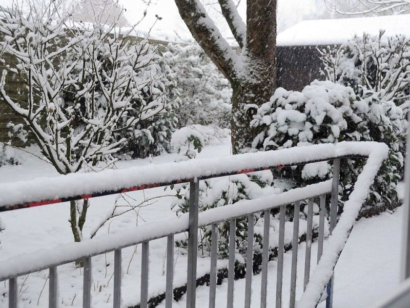 In Kleve schneite es bereits am Freitagmorgen. Foto: Heinz Holzbach