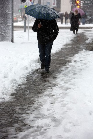 Auch in Düsseldorf schneite es am Freitag. Foto: Stefan Arend / WAZ Fotopool
