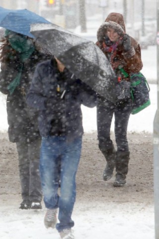 Auch in Düsseldorf schneite es am Freitag. Foto: Stefan Arend / WAZ Fotopool