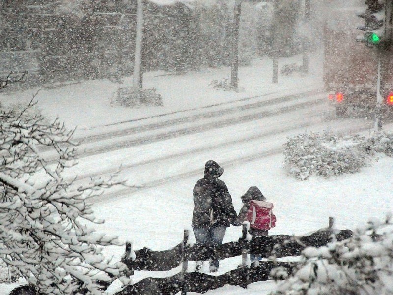 Am Freitagtag, den 07.12.2012 in Kleve schneite es gewaltig.Foto: Heinz Holzbach WAZ FotoPool