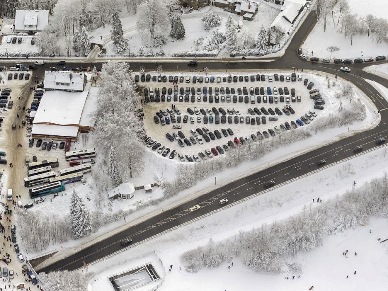 Der volle Autoparkplatz in Winterberg.