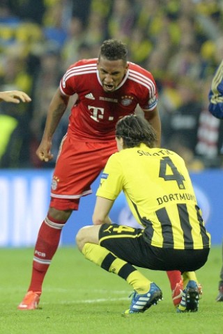 Zwölf Monate nach der Final-Schmach dahoam hat der FC Bayern München Europas Fußball-Thron zurückerobert. Der deutsche Meister siegte am Samstag im Champions League-Finale gegen den nationalen Erzrivalen Borussia Dortmund mit 2:1 (0:0) und krönte seine Saison der Superlative mit dem zweiten Gewinn der Königsklasse nach 2001. Nach dem Trauma der Final-Niederlagen von 2010 und 2012 stillten Treffer von Mario Mandzukic (60. Minute) und Arjen Robben (89.) vor 86 298 Zuschauern im ausverkauften Londoner Wembley-Stadion die Sehnsucht der Münchner nach einem internationalen Titel.