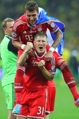 Zwölf Monate nach der Final-Schmach dahoam hat der FC Bayern München Europas Fußball-Thron zurückerobert. Der deutsche Meister siegte am Samstag im Champions League-Finale gegen den nationalen Erzrivalen Borussia Dortmund mit 2:1 (0:0) und krönte seine Saison der Superlative mit dem zweiten Gewinn der Königsklasse nach 2001. Nach dem Trauma der Final-Niederlagen von 2010 und 2012 stillten Treffer von Mario Mandzukic (60. Minute) und Arjen Robben (89.) vor 86 298 Zuschauern im ausverkauften Londoner Wembley-Stadion die Sehnsucht der Münchner nach einem internationalen Titel.