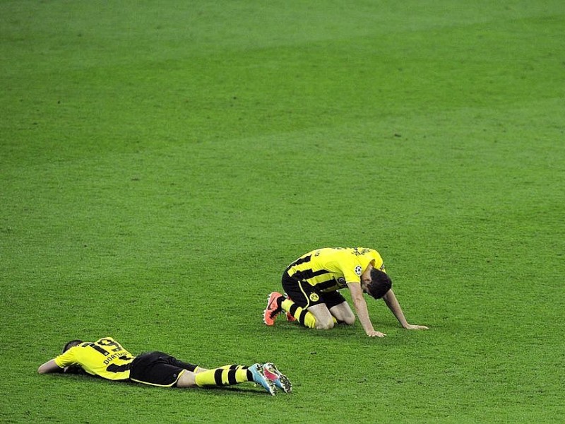 Zwölf Monate nach der Final-Schmach dahoam hat der FC Bayern München Europas Fußball-Thron zurückerobert. Der deutsche Meister siegte am Samstag im Champions League-Finale gegen den nationalen Erzrivalen Borussia Dortmund mit 2:1 (0:0) und krönte seine Saison der Superlative mit dem zweiten Gewinn der Königsklasse nach 2001. Nach dem Trauma der Final-Niederlagen von 2010 und 2012 stillten Treffer von Mario Mandzukic (60. Minute) und Arjen Robben (89.) vor 86 298 Zuschauern im ausverkauften Londoner Wembley-Stadion die Sehnsucht der Münchner nach einem internationalen Titel.