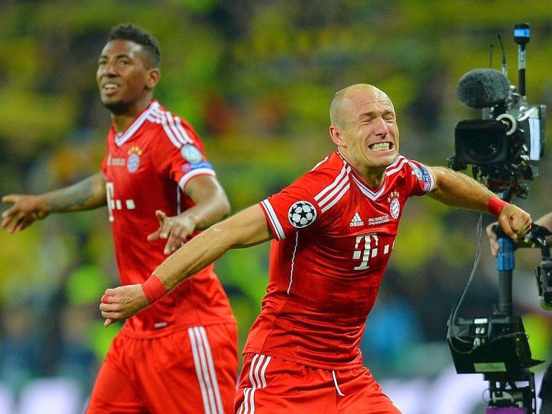 Zwölf Monate nach der Final-Schmach dahoam hat der FC Bayern München Europas Fußball-Thron zurückerobert. Der deutsche Meister siegte am Samstag im Champions League-Finale gegen den nationalen Erzrivalen Borussia Dortmund mit 2:1 (0:0) und krönte seine Saison der Superlative mit dem zweiten Gewinn der Königsklasse nach 2001. Nach dem Trauma der Final-Niederlagen von 2010 und 2012 stillten Treffer von Mario Mandzukic (60. Minute) und Arjen Robben (89.) vor 86 298 Zuschauern im ausverkauften Londoner Wembley-Stadion die Sehnsucht der Münchner nach einem internationalen Titel.