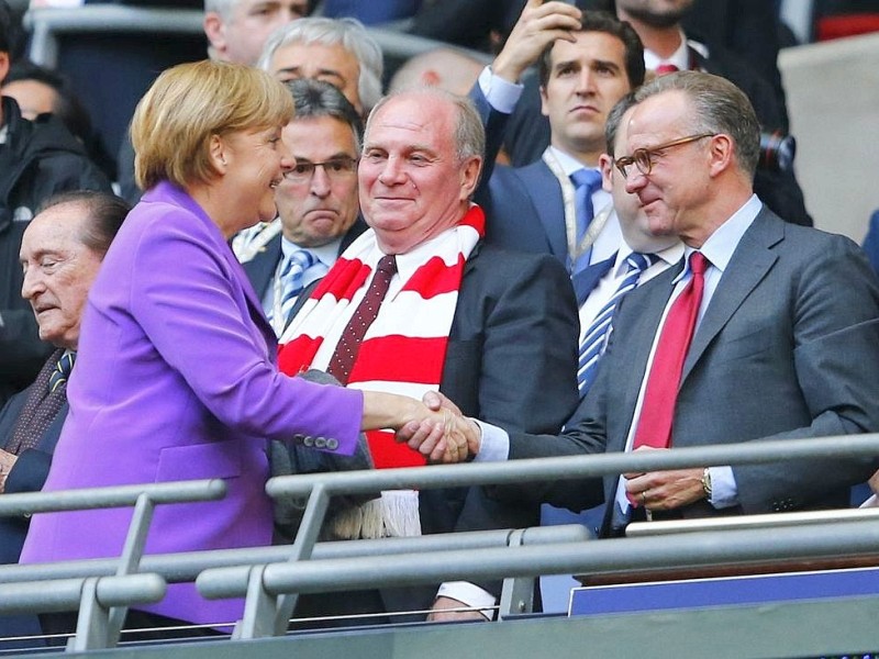 Bundeskanzlerin Angela Merkel verfolgte das Champions-League-Endspiel zwischen Dortmund und Bayern München im Stadion in London.
