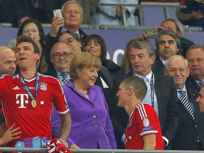 Bundeskanzlerin Angela Merkel verfolgte das Champions-League-Endspiel zwischen Dortmund und Bayern München im Stadion in London.