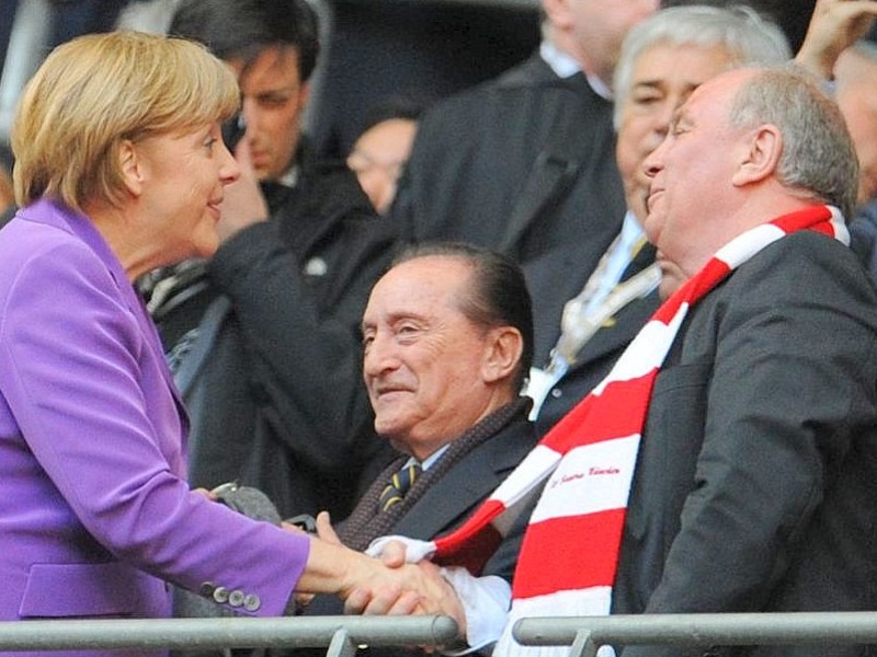 Bundeskanzlerin Angela Merkel verfolgte das Champions-League-Endspiel zwischen Dortmund und Bayern München im Stadion in London.