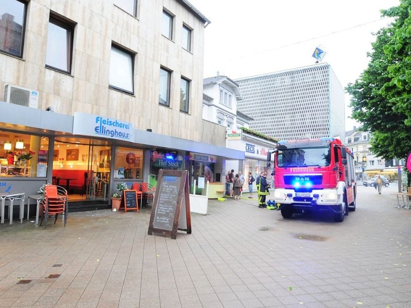 Unwetter im Ennepe-Ruhr-Kreis in Ennepetal, Gevelsberg und Schwelm hat der Starkregen mit Gewitter eine Spur der Verwüstung hinterlassen. Feuerwehr, Technische Betriebe und Polizei arbeiteten bis an den Rand ihrer Kräfte.Foto: Stefan Scherer