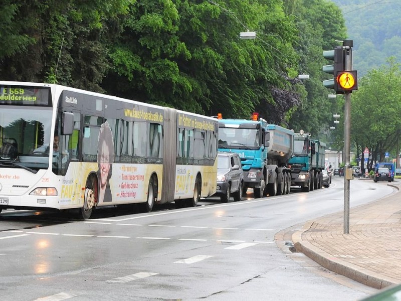 Unwetter im Ennepe-Ruhr-Kreis in Ennepetal, Gevelsberg und Schwelm hat der Starkregen mit Gewitter eine Spur der Verwüstung hinterlassen. Feuerwehr, Technische Betriebe und Polizei arbeiteten bis an den Rand ihrer Kräfte.Foto: Stefan Scherer