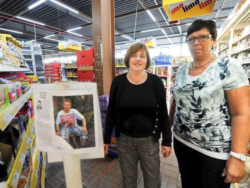 Bei ihnen im Getränkemarkt war Pierre mehrmals täglich zu Gast (v.l.): Filialleiterin Monika Schleifenbaum und ihre Kollegin Marion Müller