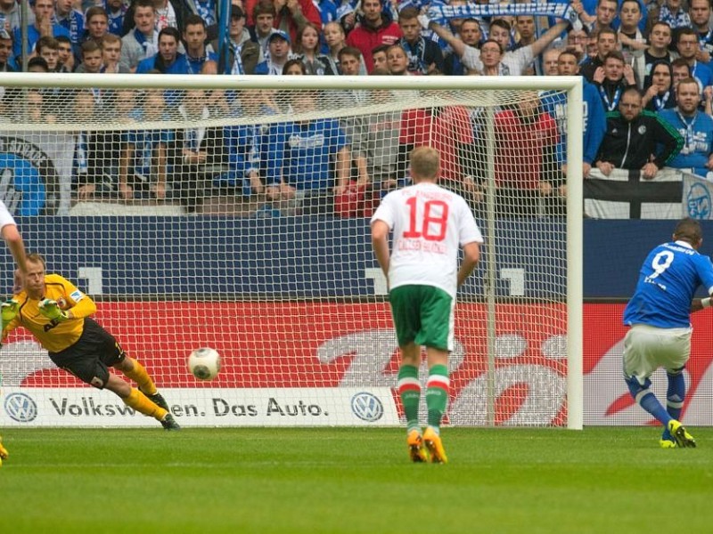 Schalke 04 ist in der Bundesliga ein wichtiger Sieg gelungen. Die Königsblauen wahren mit dem 4:1 gegen Augsburg den Anschluss an das obere Tabellenviertel.