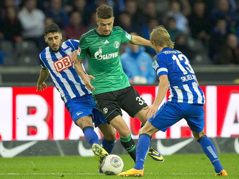 Schalke 04 hat den direkten Tabellennachbarn Hertha BSC besiegt.