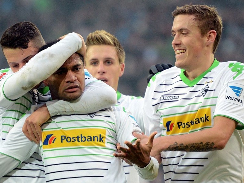 Borussia Mönchengladbach festigte seinen vierten Tabellenplatz und vergrößerte mit einem 2:1 (2:1) gegen den FC Schalke 04 seinen Vorsprung vor dem Verfolger auf sieben Punkte.