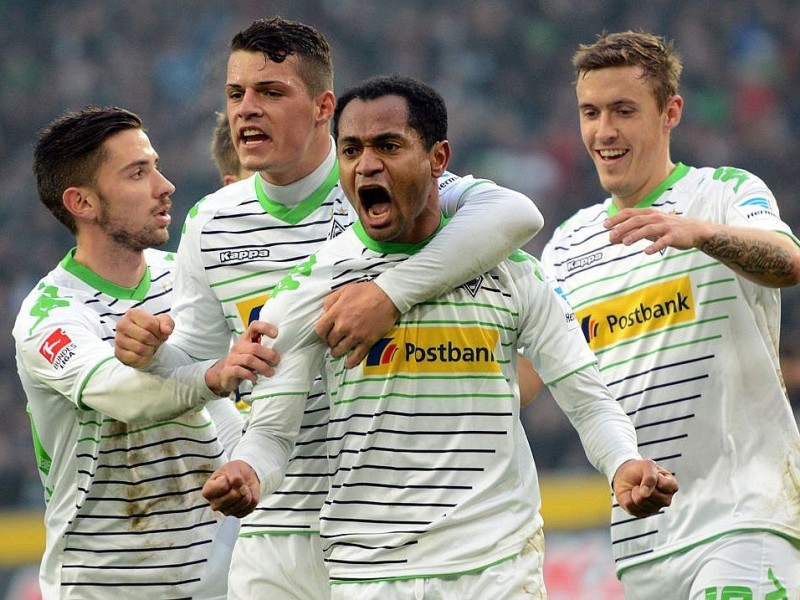 Borussia Mönchengladbach festigte seinen vierten Tabellenplatz und vergrößerte mit einem 2:1 (2:1) gegen den FC Schalke 04 seinen Vorsprung vor dem Verfolger auf sieben Punkte.