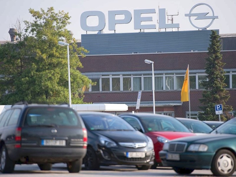 21. März: Die Bochumer Opel-Belegschaft sagt Nein zu einem Sanierungsplan, der die Autoproduktion in der Ruhrgebietsstadt bis Ende 2016 garantiert hätte. Der Opel-Aufsichtsrat beschließt daraufhin das Aus für das Werk. Die Autofertigung soll Ende 2014 eingestellt werden. Lediglich das Warenverteilzentrum soll langfristig mit noch 700 Beschäftigten erhalten bleiben.