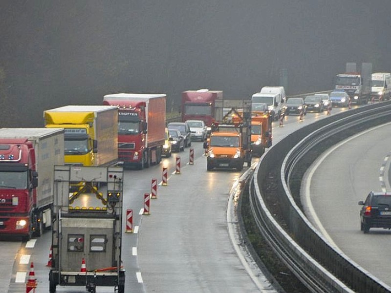 Am 23. Januar 2014 ließ Straßen NRW die Autobahn 43 zwischen Witten und Sprockhövel sperren: Bei Probebohrungen für eine Lärmschutzwand am Rehnocken (Kämpen) wurden Hohlräume in 4,60 Meter Tiefe unter der Autobahn gefunden. Auf den Ausweichstrecken staute sich der Verkehr. Am 1. Februar konnte der Landesbetrieb die Autobahnsperrung wieder aufheben.