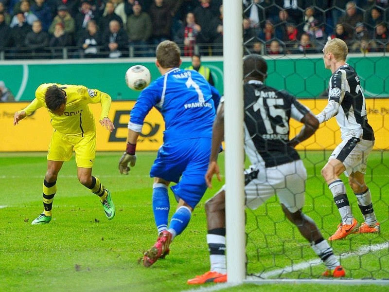 Frankfurt musste sich trotz guter Leistung in einem ausgeglichen Spiel zweier Fußball-Bundesligisten spät mit 0:1 (0:0) geschlagen geben