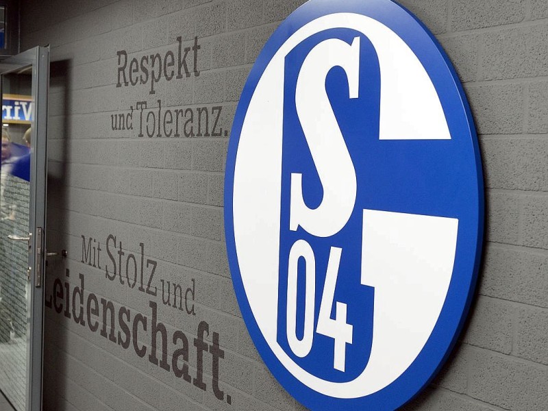 Trikotvorstellung des FC Schalke 04 am Mittwoch, 19.02.2014 in der Mannschaftskabine von Schalke 04.Foto: Thomas Schmidtke / WAZ FotoPool