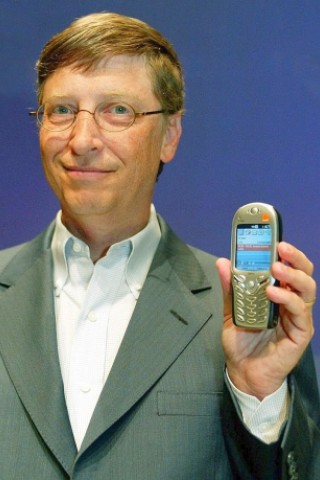 Bereits 2003 präsentierte Bill Gates ein Smartphone: Das SPV-E200 von Orange nutzte Windows-Smartphone-Software. Bis zum Durchbruch dieser Technik sollte es aber noch ein bisschen dauern.