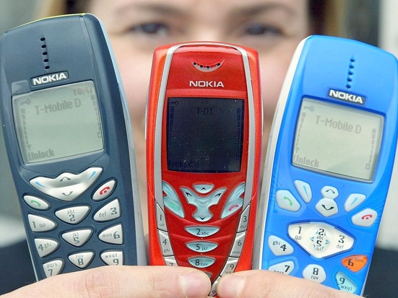 Ende der 90er-Jahre löste der finnische Hersteller Nokia Motorola als Marktführer ab. Die verschiedenen Modelle blieben bis Mitte der 2000er-Jahre beliebt.