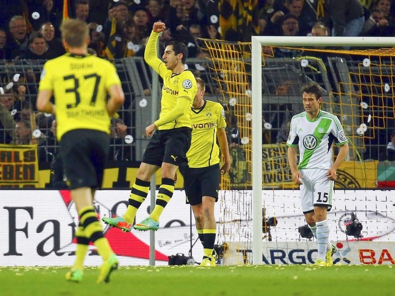 Der BVB schlägt den VfL Wolfsburg im DFB-Pokal-Halbfinale mit 2:0. Die Impressionen aus dem Signal Iduna Park.