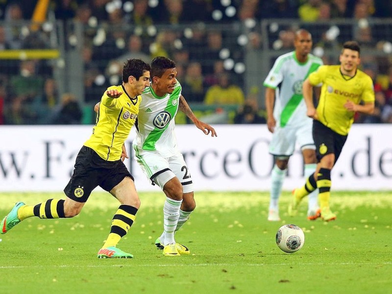 Der BVB schlägt den VfL Wolfsburg im DFB-Pokal-Halbfinale mit 2:0. Die Impressionen aus dem Signal Iduna Park.