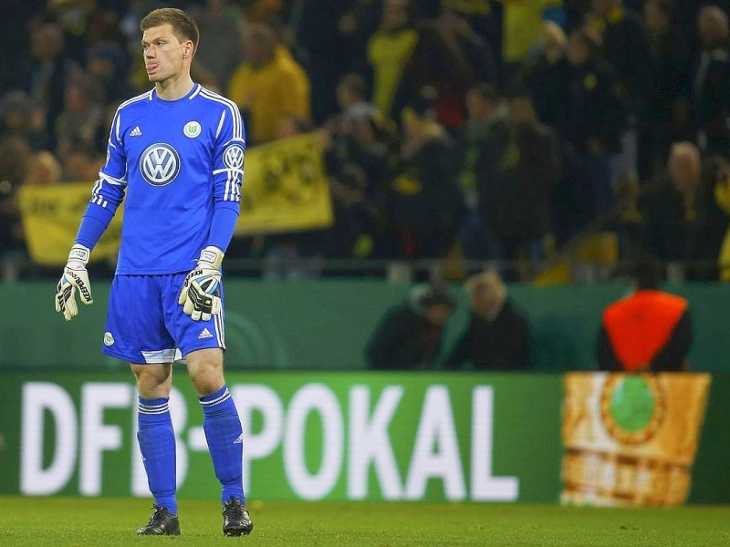 Der BVB schlägt den VfL Wolfsburg im DFB-Pokal-Halbfinale mit 2:0. Die Impressionen aus dem Signal Iduna Park.